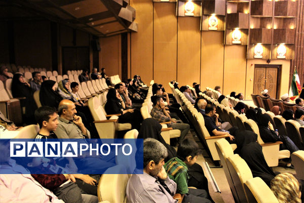 کارگاه نمایشنامه خوانی و نقد فیلم دفاع مقدس در قم