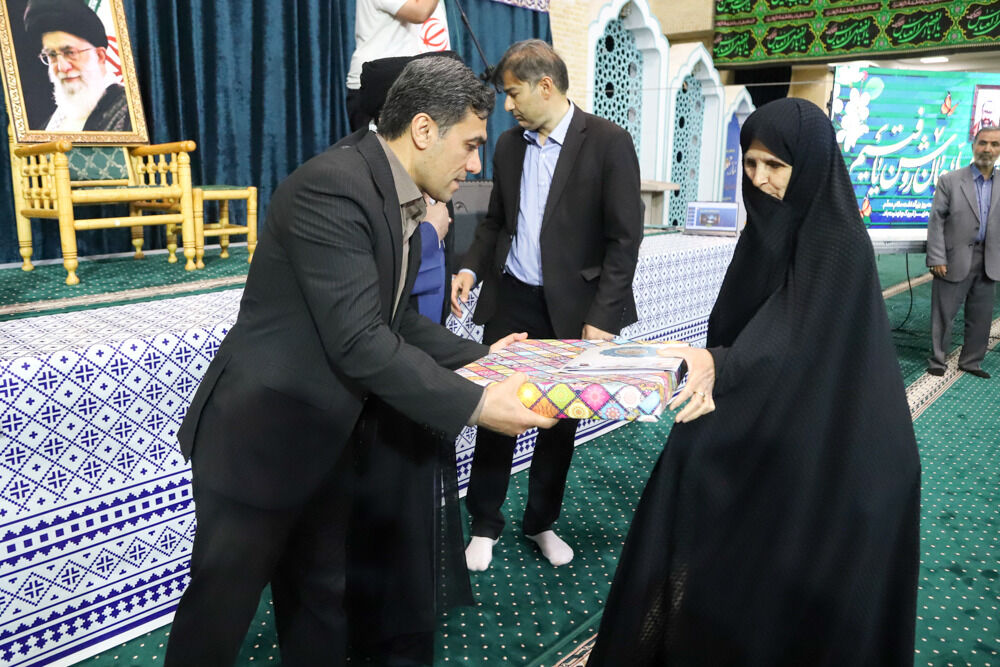 تجلیل از ایثارگران فرهنگی و پرسش و پاسخ در مصلی زنجان