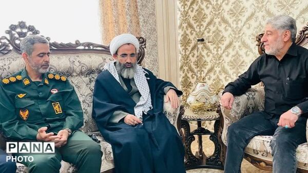 دیدار با خانواده شهدای جنگ رمضان در فردیس 