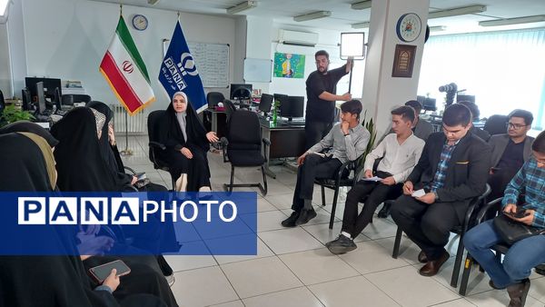 حضور دانش‌آموز خبرنگاران پانا شهرستان‌های تهران در مناظره و نشست انتخاباتی ر‌أی‌اولی‌ها