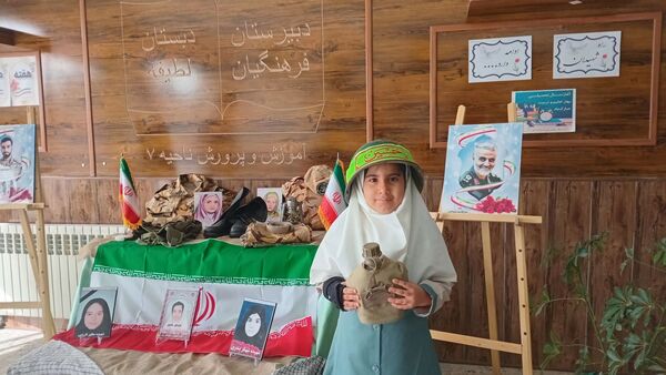 بزرگداشت هفته دفاع مقدس در دبیرستان فرهنگیان