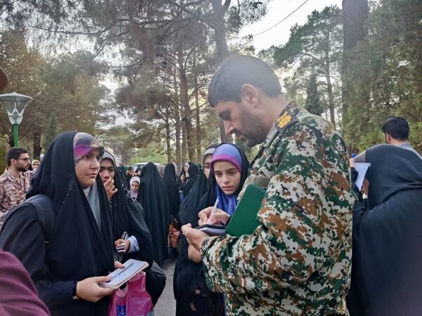 برگزاری اردو یاوران ولایت دختران متوسطه اول استان اصفهان