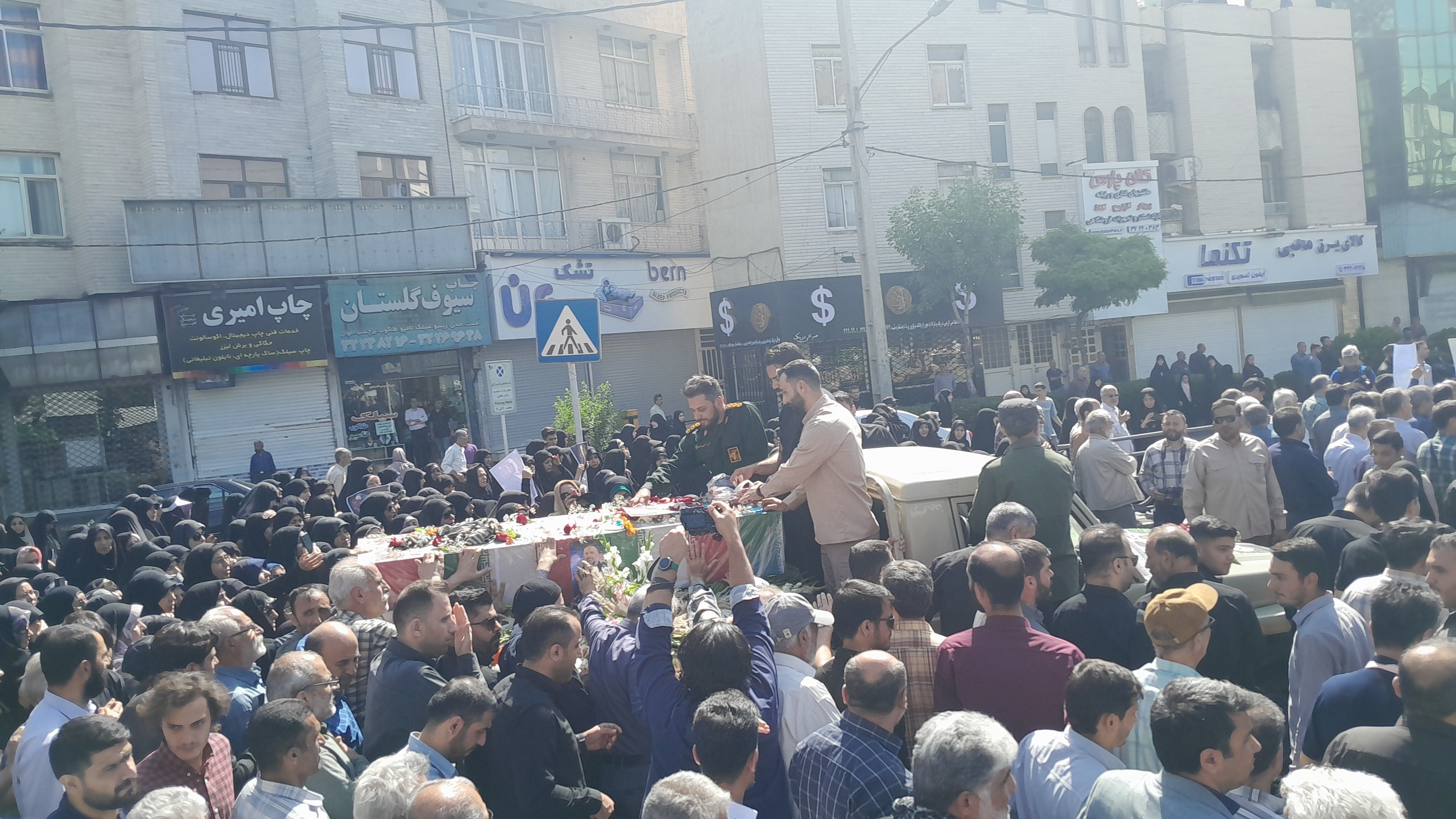 شهدا ستارگان بی‌نام و نشان‌ هستند