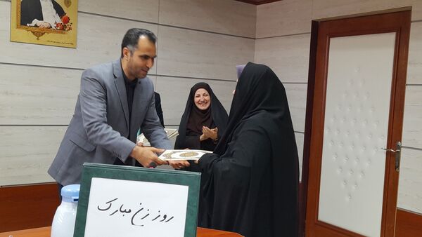 مراسم تجلیل از زحمات بانوان اداره آموزش و پرورش ملارد به مناسبت روز مادر 