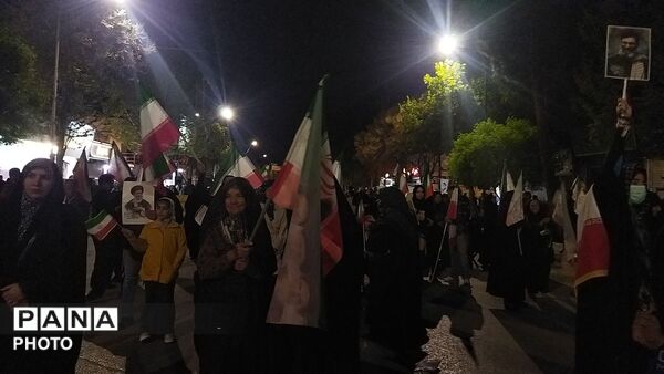 نیشابوری ها از پیر تا کودک در اجتماعات خیابانی