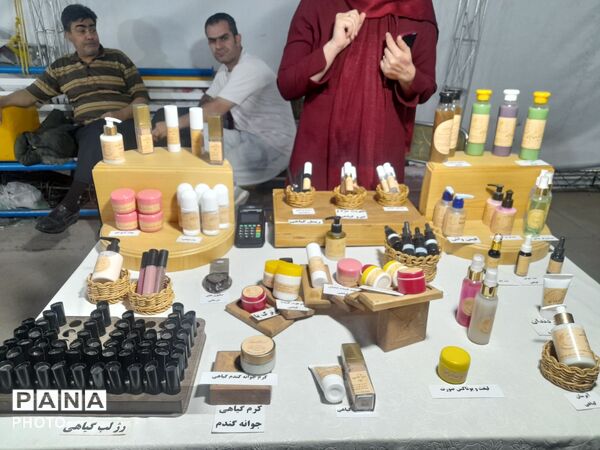 رونق تولید در فرهنگسرای سیمرغ با برپایی بازارچه صنایع دستی