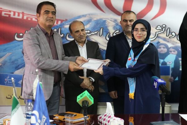 تقدیر از طلایه‌داران آگاهی در مازندران 