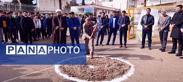 جشن انقلاب و کلنگ زنی زمین چمن دبیرستان شاهد امام حسین (ع)