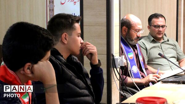 نشست خبری با خبرنگاران پانای کبودرآهنگ در اداره آموزش و پرورش