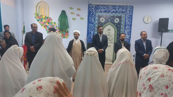 طنین انداز شدن زنگ نماز در دبستان لطیفه 