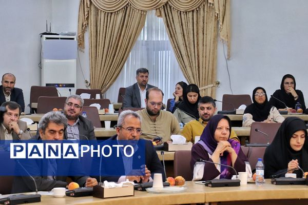 آیین رونمایی از پوستر گرامیداشت روز ملی صنعت و معدن