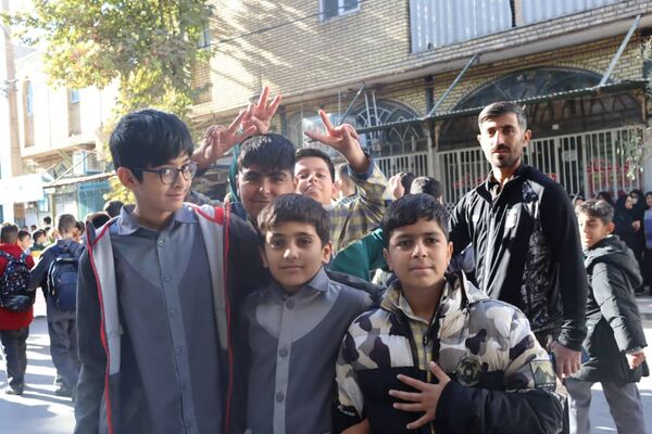فریاد مرگ بر آمریکا در کوهدشت ؛ حماسه حضور دانش آموزان در سیزده آبان