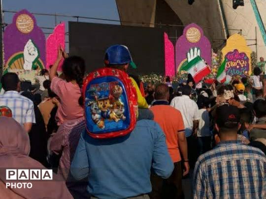 تهران غرق در نور و شادی در «مهمانی ۱۰ کیلومتری»؛ تجلی بیعت پایتخت‌نشینان با ولایت