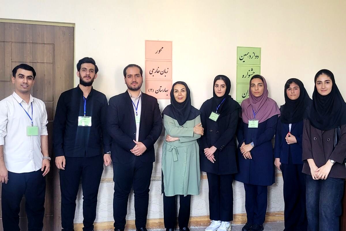 رقابت نخبگان جوان زبان خارجی در دبیرستان فرهنگ