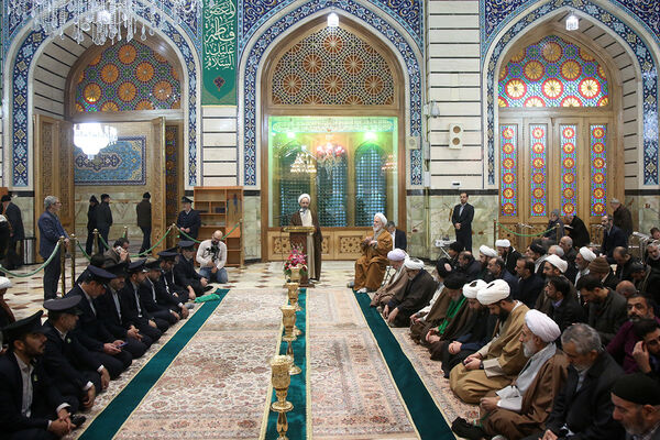 گلباران مزار آیت الله مصباح یزدی در حرم حضرت معصومه(س)