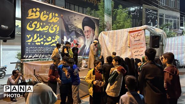 «پاتوق نوجوان مبارز»؛ شور نوجوانی و حال‌وهوای انقلابی در میدان امام خمینی(ره) مرند