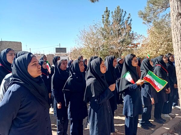 گرامیداشت سیزده آبان در دبیرستان مادرمهربان خلیل آباد