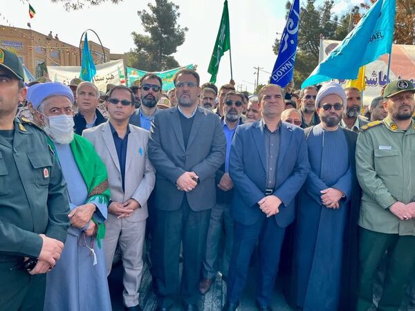 آبان بیداری؛ گام های استوار نسل جوان در مسیر عزت و استقلال