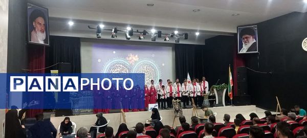 جشن ستارگان دانش‌آموزی در تالار شهرداری دولت‌آباد شهرستان برخوار 