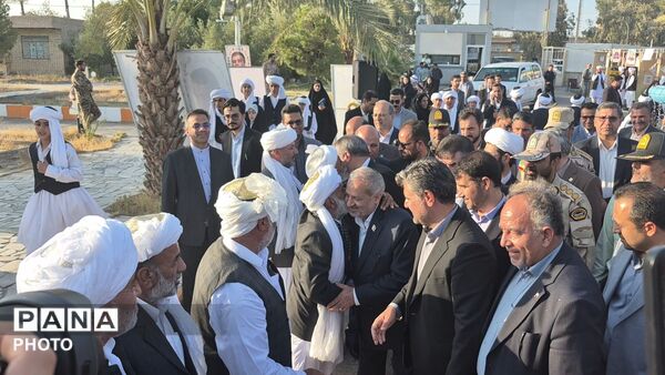 استقبال مردم ولایتمدار شهرستان مرزی نهبندان از وزیر آموزش و پرورش