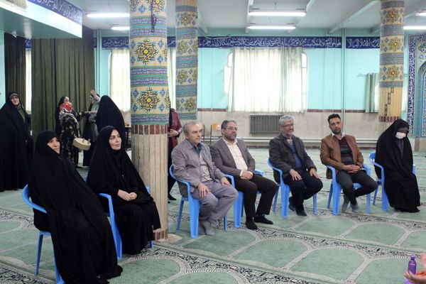  نمایشگاه هفته ماها در مدرسه امام موسی کاظم (ع)