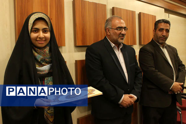 تقدیر از دانش‌آموزخبرنگاران برگزیده رویداد «فرزندان انقلاب» در قم