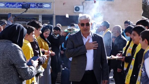 بدرقه دانش‌آموزان پسر عمره‌گذار کهگیلویه و بویراحمد 