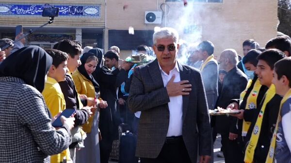 بدرقه دانش‌آموزان پسر عمره‌گذار کهگیلویه و بویراحمد 