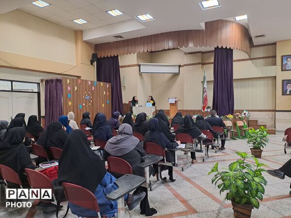 نخستین نشست هم‌اندیشی مراقبین سلامت منطقه ۱۰ تهرا‌ن در سال تحصیلی جدید