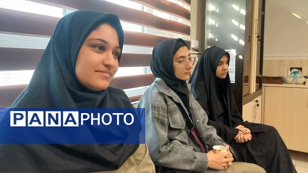 حضور مدیر آموزش و پرورش ملارد در جمع دانش‌آموزان برتر مسابقات قرآنی و فرهنگی هنری دبیرستان شاهد شهدای اقتدار