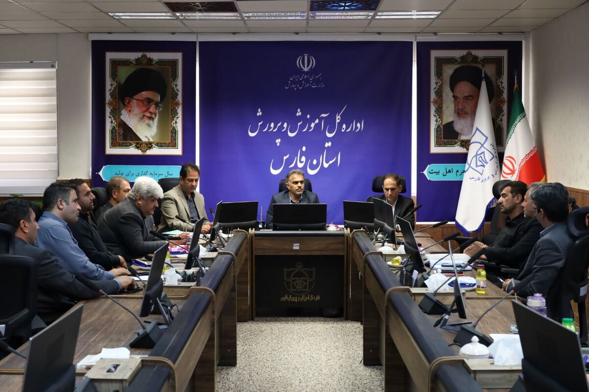 در تجهیز اردوگاه دانش آموزی شهید دستغیب شیراز از هیچ کمکی دریغ نمی کنیم