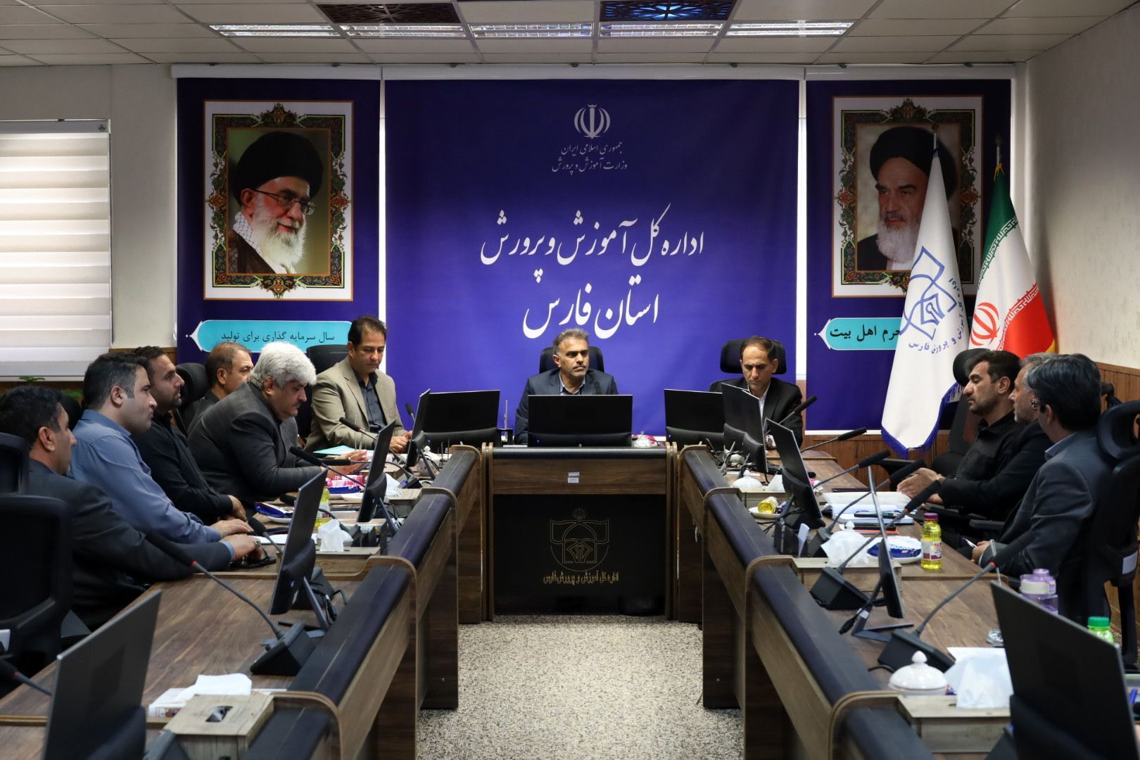 در تجهیز اردوگاه دانش آموزی شهید دستغیب شیراز از هیچ کمکی دریغ نمی کنیم