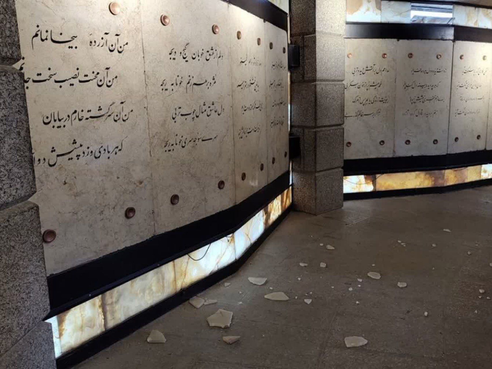 آرامگاه «بابا طاهر» در معرض آسیب جدی است
