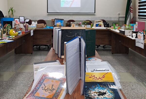 نمایشگاه دست‌سازه در دبیرستان ذبیح الله هوشیار