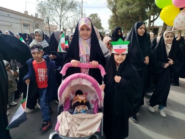 حضور پر شور کودکان و نوجوانان خلیل آبادی در راهپیمایی ۲۲ بهمن
