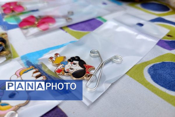 برپایی بازارچه‌ دانش‌آموزی در دبیرستان هوشنگی