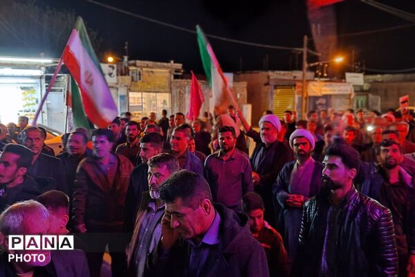 صحنه دیگری از عشق و ارادت ملت به رهبر در سومین شب سال جدید در شهرستان باشت