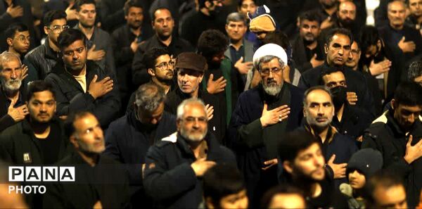میدان مرکزی شهرستان بردسکن سیاه پوش شد