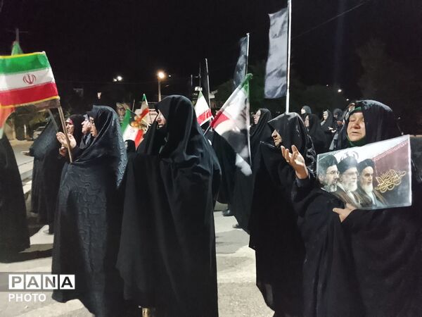 اجتماع مردم در سوگ رهبر شهید دربلوار شهدای شهر بار