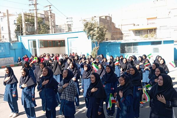 افتتاحییه المپیاد ورزشی دورن مدرسه دبیرستان دخترانه دانش‌نیا