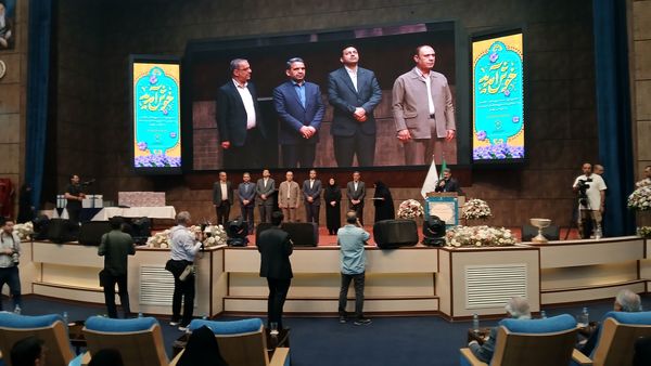 معلم قلب تپنده پایتخت دانایی