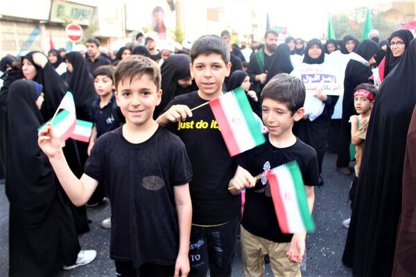 حماسه حضور نوجوانان کفن‌پوش قمی در راهپیمایی «عهد خون»