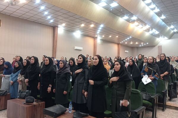 جلسه انجمن اولیا و مربیان دبیرستان پویش در تالار معلم شیراز