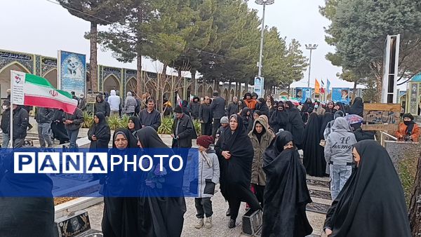 غبار روبی و عطر افشانی گلزار شهدا  در نیشابور 