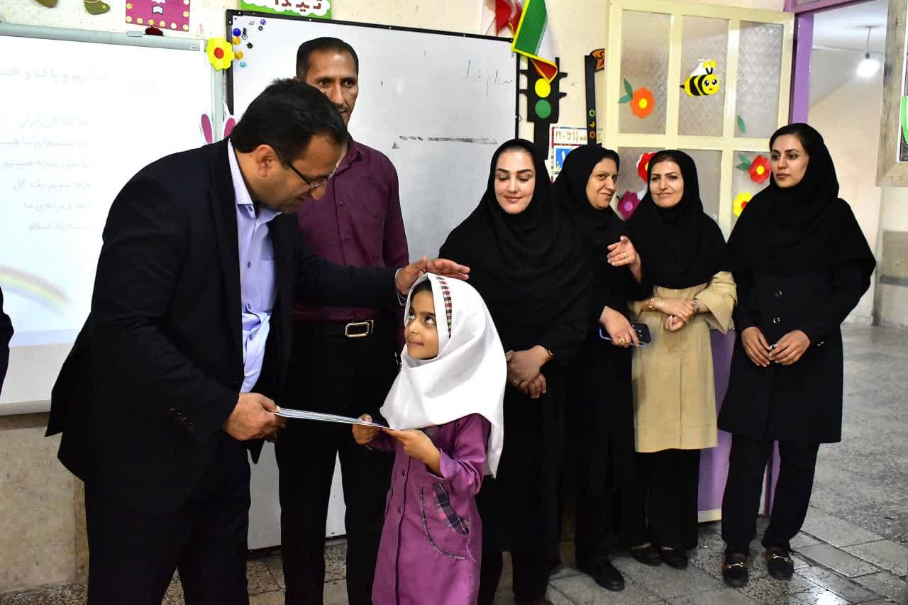 تجلیل مدیرکل آموزش‌وپرورش کهگیلویه و بویراحمد از دختران شهدا به مناسبت روز دختر