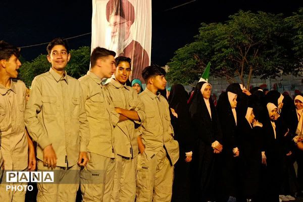 حضور 26 زوج جوان در اجتماعات شبانه و گلباران کردن مزار شهدا