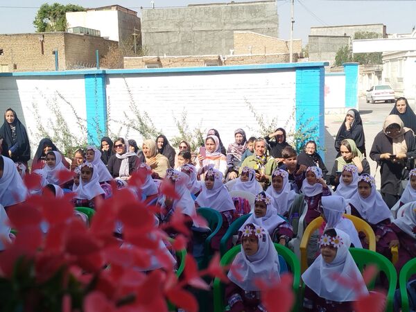 طلوع شکوفه‌های امید در دبستان امین زاده فاروج 