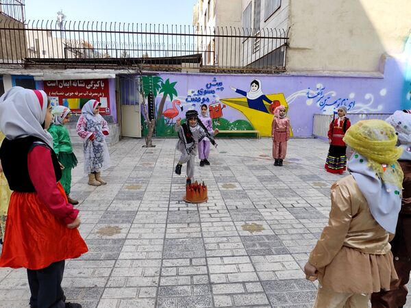 برگزاری جشن چهارشنبه سوری ایمن  در دبستان سارا شهرستان ملارد 