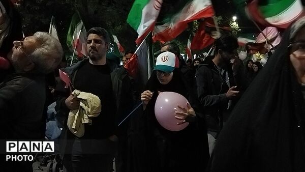 دختران نیشابوری در صف اول تجمعات-۱