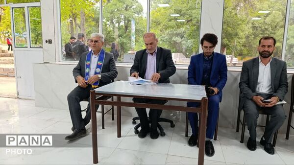 نشست مشاور وزیر آموزش‌ و پرورش با تشکل‌های دانش‌آموزی در یاسوج